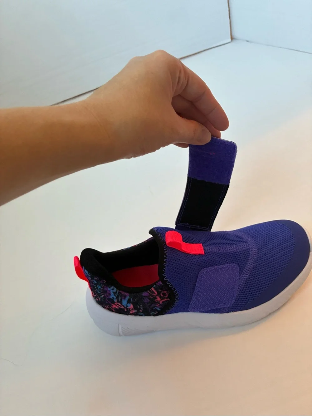 Girls UNDER ARMOUR Tennis Shoes 3 - Picture 2 of 7